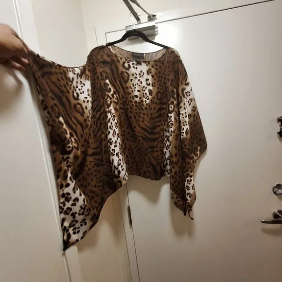 ASHLEY STEWART TOP. - Picture 4 of 5